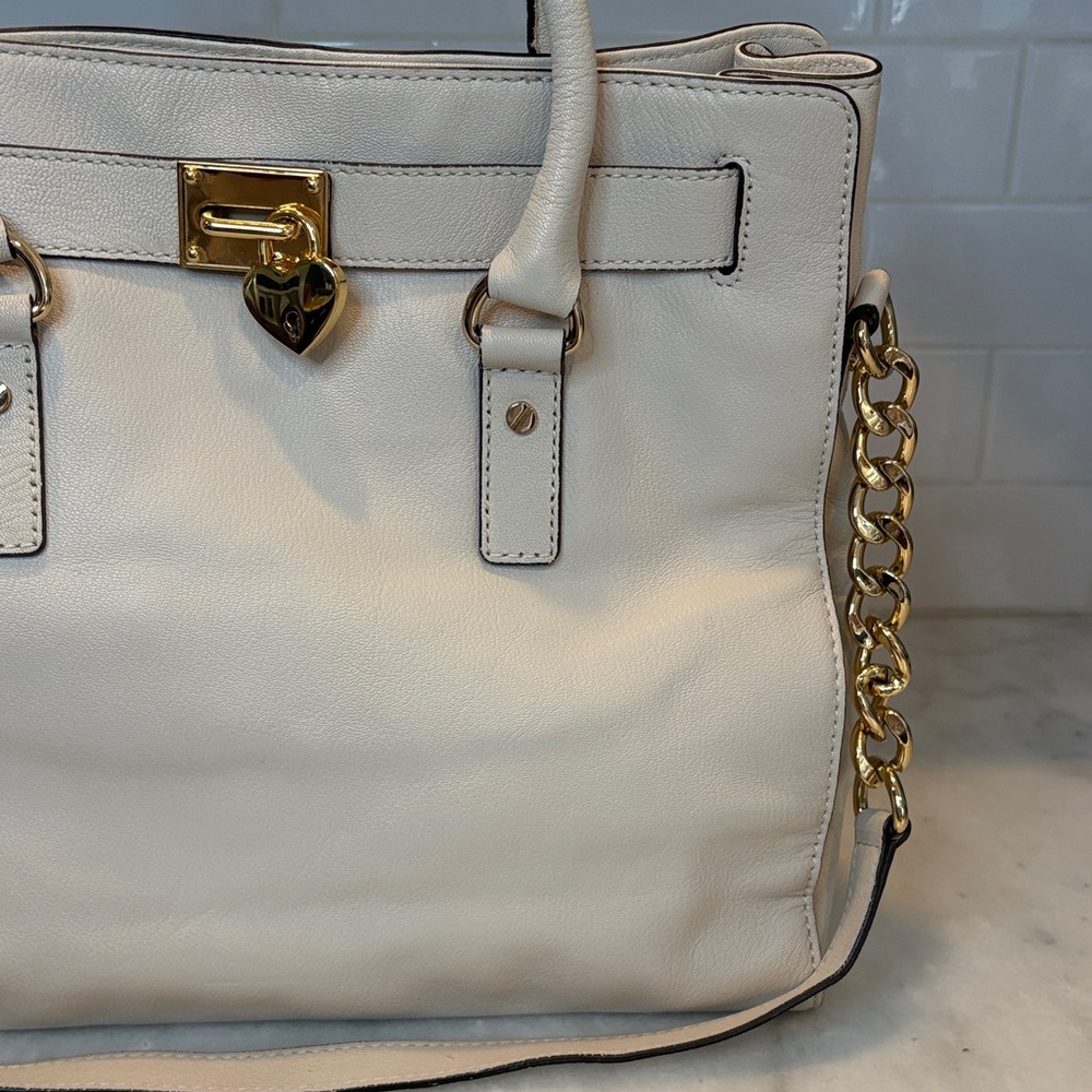 Michael Kors Hamilton Heart Lock XL Convertible Tote - Picture 4 of 16